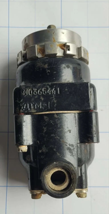 TL-65 Prądniczka tachometryczna DTE – nadajnik obrotów, radziecka.jpg