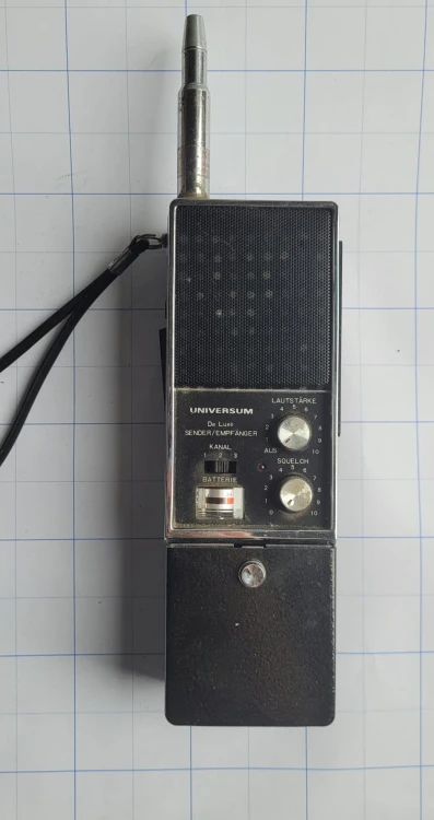 R-60 Radiotelefon Universum DeLuxe BSG 3272 CB Radio – vintage.jpeg