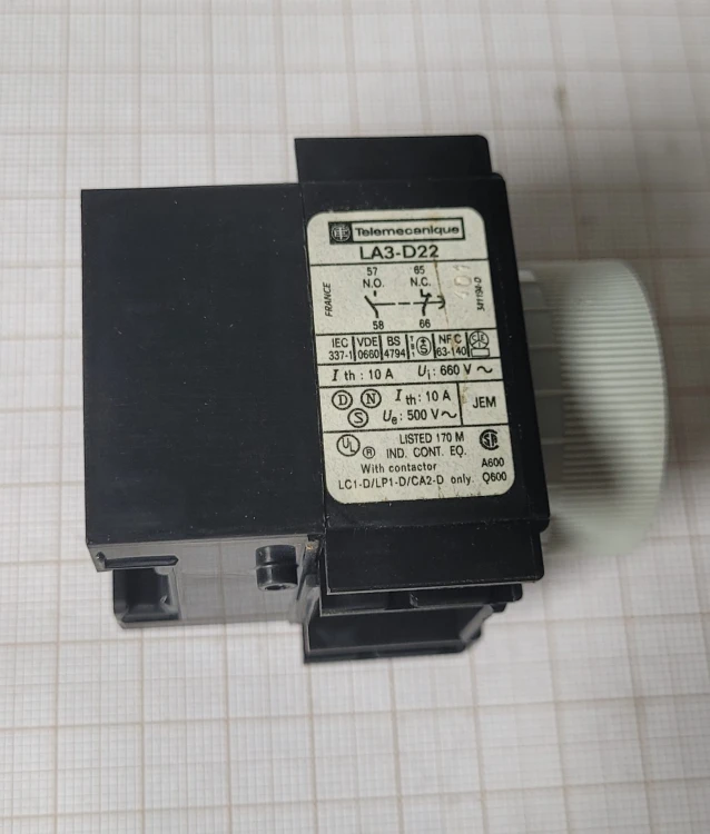 EL-113 Blok styków pomocniczych Telemecanique LA3-D22 b.jpeg