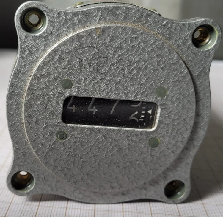 TL-70 Lotniczy licznik mechaniczny – przyrząd pokładowy2.jpeg