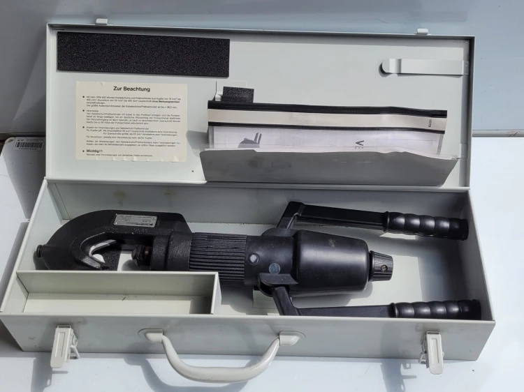 INN-234 Praska hydrauliczna Novopress HPM 400 – bezmatrycowa, w walizce.jpeg