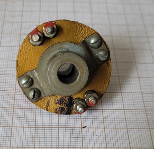 CR-48 Sprzęgiełko do radiostacji R-140 – otwór Ø8 mm.jpeg