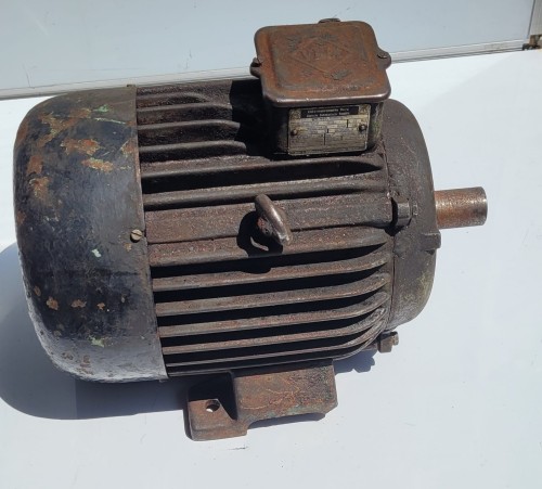CZ-72 Silnik elektryczny VEM KR 112 – 0,9 1,2 kW, NRD, dwubiegowy.jpeg