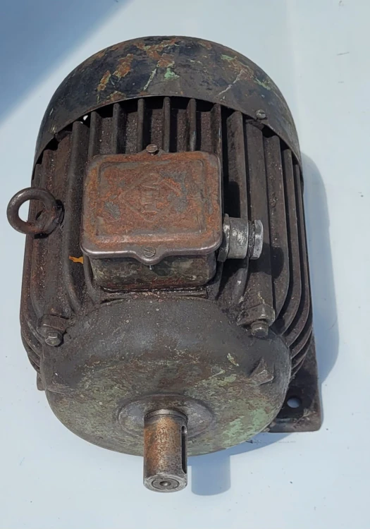 CZ-72 Silnik elektryczny VEM KR 112 – 0,9 1,2 kW, NRD, dwubiegowy3.jpeg