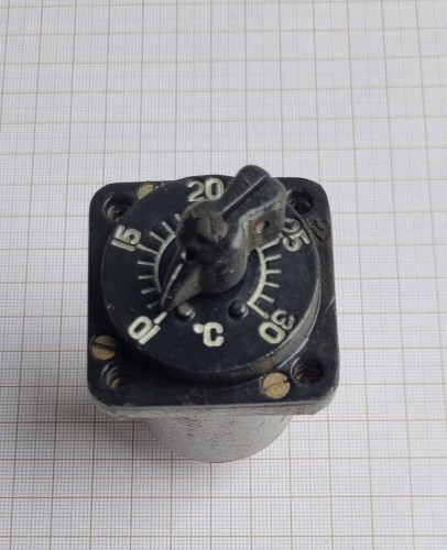 TL-71 Lotniczy regulator temperatury – przyrząd pokładowy, wojskowy.jpeg