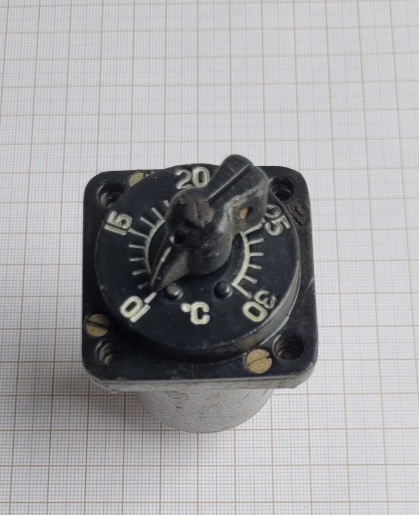TL-71 Lotniczy regulator temperatury – przyrząd pokładowy, wojskowy.jpeg