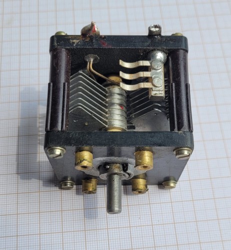 CR-52 Kondensator powietrzny regulowany – element radiotechniczny RF HF.jpeg