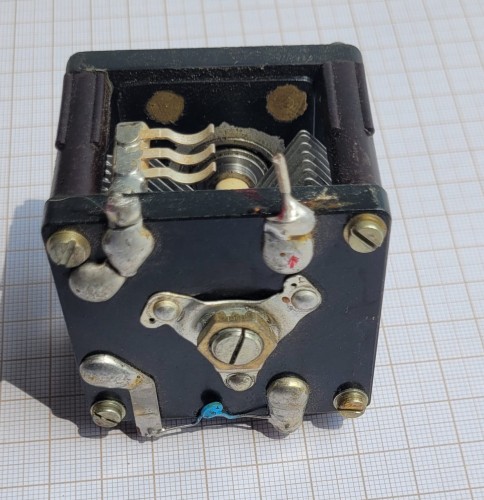 CR-52 Kondensator powietrzny regulowany – element radiotechniczny RF HF2.jpeg