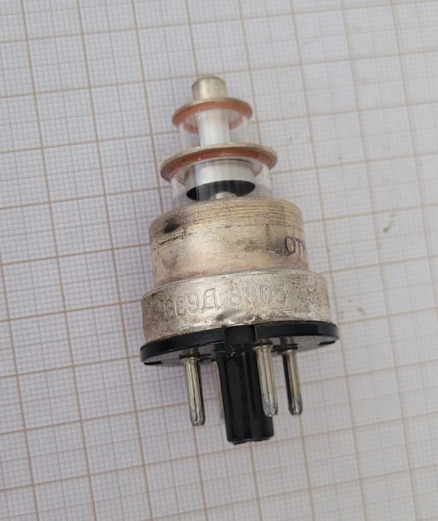 L-195 Lampa elektronowa 6S5D (6С5Д) – radziecka trioda UHF.jpeg