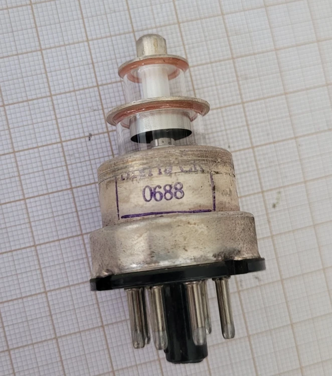 L-195 Lampa elektronowa 6S5D (6С5Д) – radziecka trioda UHF2.jpeg