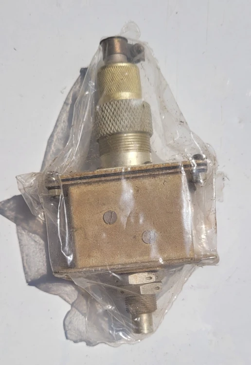 TL-80 Lotniczy wyłącznik krańcowy – oryginalny element awioniki.jpeg