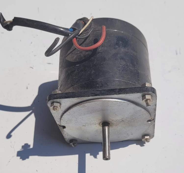 EL-135 Silnik indukcyjny Japan Servo IM8S15 – 100V, 15W2.jpeg