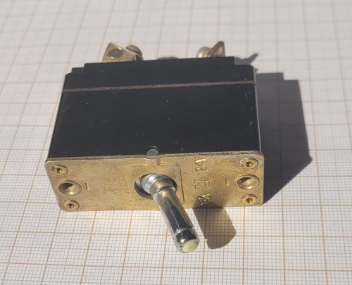 EL-136 Wyłącznik termiczny Unitra AZS-25 25A 24V – nowy, leżak magazynowy.jpeg
