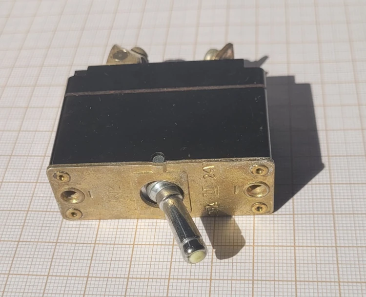 EL-136 Wyłącznik termiczny Unitra AZS-25 25A 24V – nowy, leżak magazynowy.jpeg