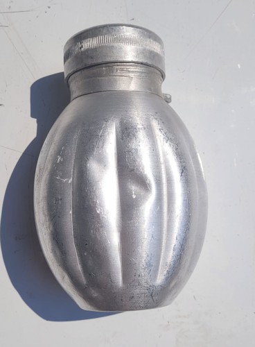 D-30 Manierka wojskowa Wojska Polskiego – Olkusz 1962, aluminiowa.jpeg