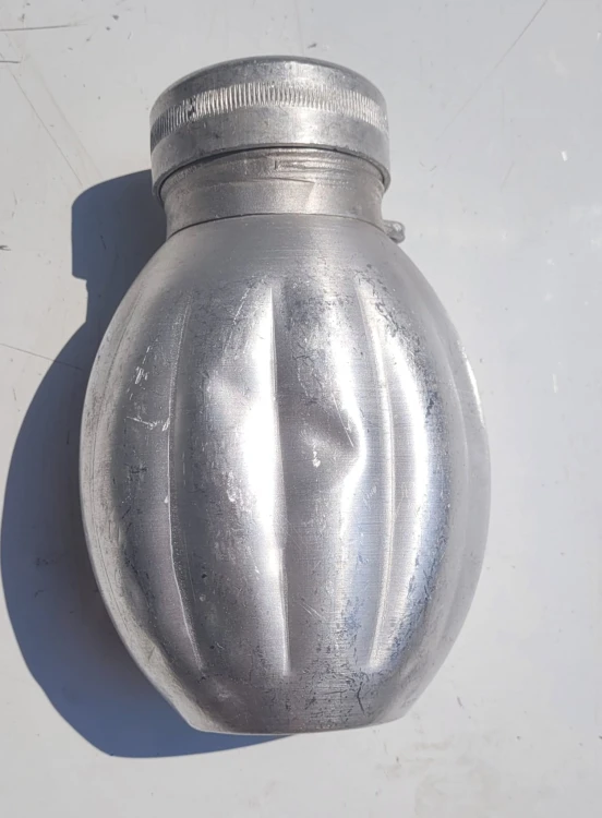 D-30 Manierka wojskowa Wojska Polskiego – Olkusz 1962, aluminiowa.jpeg