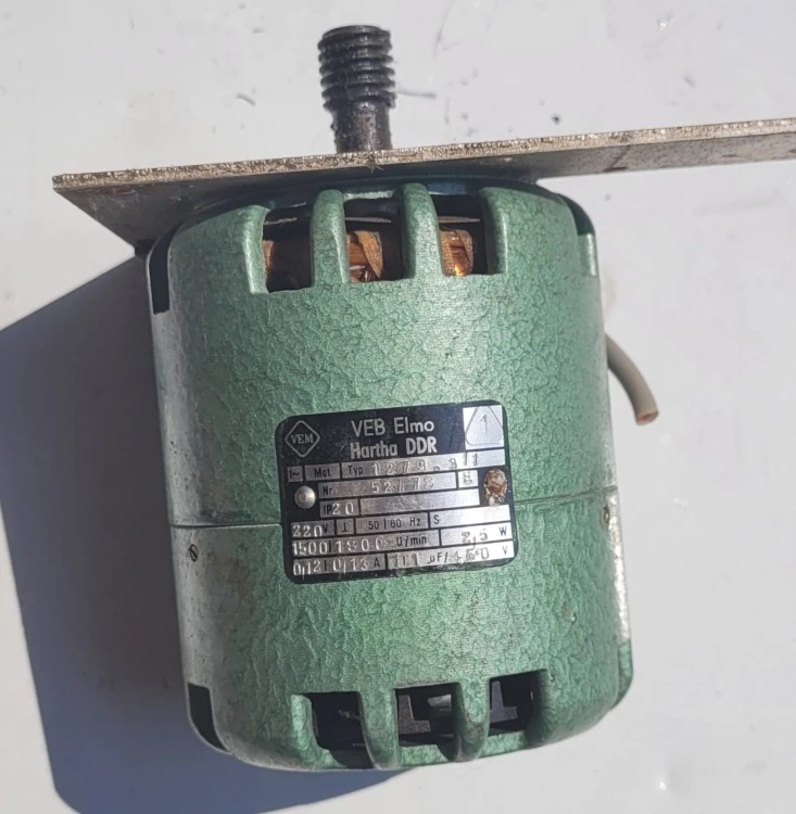 EL-140 Silnik elektryczny VEB Elmo Hartha – 16 W, DDR, sprawny.jpeg