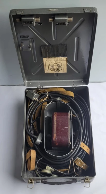 TL-83 Zestaw kontrolny KSR-5 – wojskowy tester radiostacji R-862, ZSRR2.jpeg