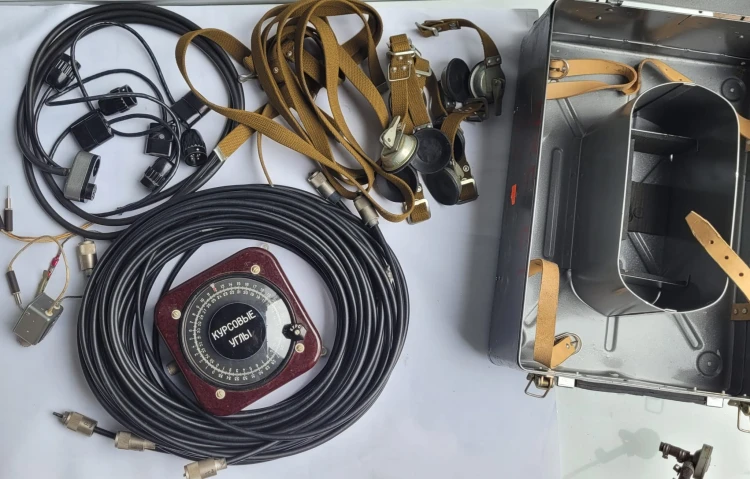 TL-83 Zestaw kontrolny KSR-5 – wojskowy tester radiostacji R-862, ZSRR3.jpeg