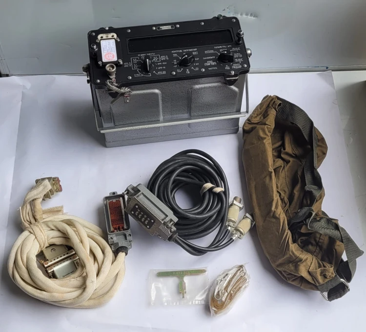 TL-84 Tester radiokompasów E-016 (Е-016) – wojskowy, lotniczy ZSRR3.jpeg