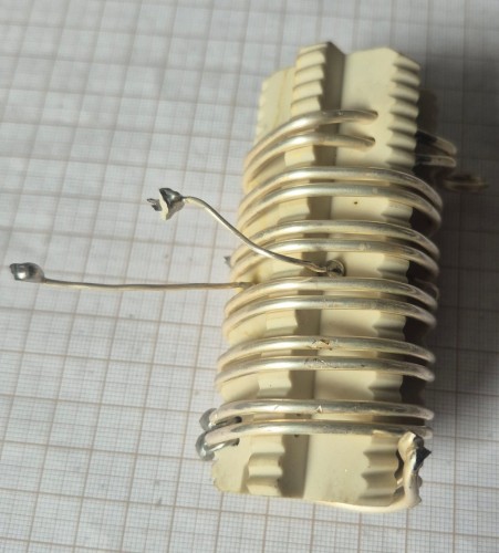 CR-61 Cewka indukcyjna w.cz. 0,6 µH – srebrzony drut – ceramiczny karkas.jpeg