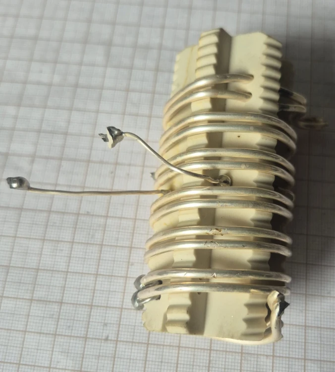 CR-61 Cewka indukcyjna w.cz. 0,6 µH – srebrzony drut – ceramiczny karkas.jpeg