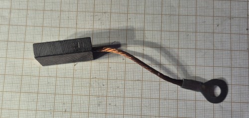 CZ-91 Szczotka węglowa 30 × 20 × 8 mm – element silnika elektrycznego.jpeg