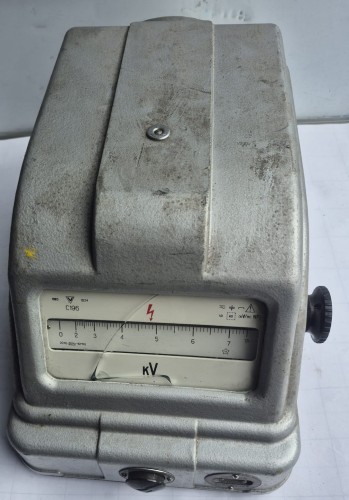 N-33 Radziecki kilowoltomierz elektrostatyczny C196  – 0–30 kV – 1985 rok – niesprawny.jpeg