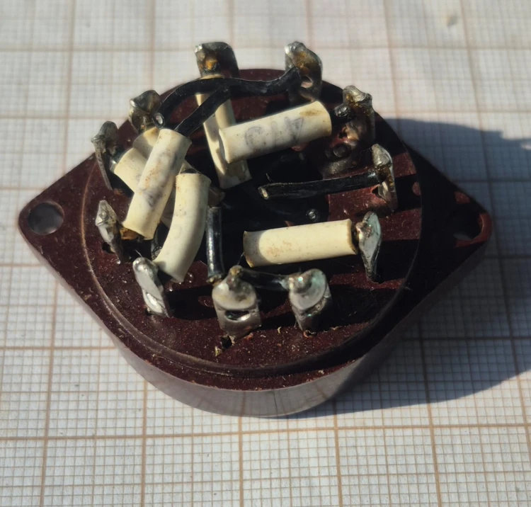EL-152 Podstawka lamp Nixie LC516 i podobnych2.jpeg