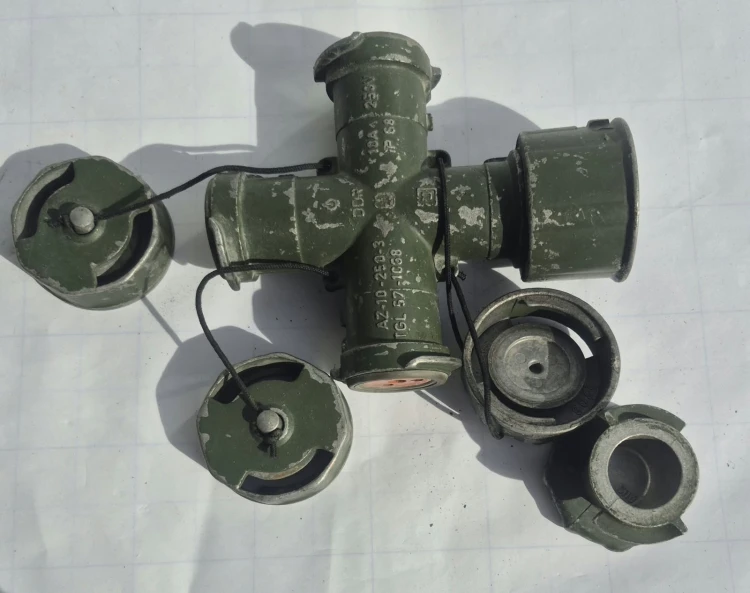 EL-157 Wojskowy rozdzielacz prądu AZ 10-250-3 – NRD NVA.jpeg