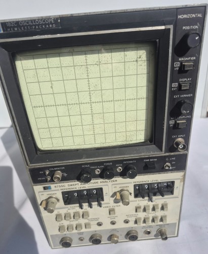 N-57 Hewlett-Packard 182C z analizatorem amplitudy HP 8755C  b.jpeg