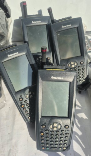 INN-282 Zestaw 4 przemysłowych terminali mobilnych Intermec 751G ze stacjami ładującymi i akcesoriami.jpeg