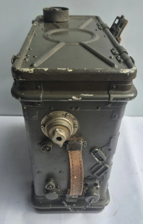 R-92 Radiostacja wojskowa R-105DM z akcesoriami – sprzęt łączności wojskowej7.jpeg