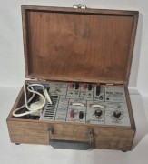 N-69 Zabytkowy kalibrator przemysłowy Mera-Pnefal Honeywell Vutronik Calibrator – w drewnianej skrzynce.jpeg