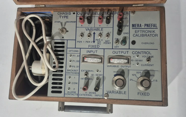 N-69 Zabytkowy kalibrator przemysłowy Mera-Pnefal Honeywell Vutronik Calibrator – w drewnianej skrzynce2.jpeg