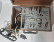 N-69 Zabytkowy kalibrator przemysłowy Mera-Pnefal Honeywell Vutronik Calibrator – w drewnianej skrzynce3.jpeg