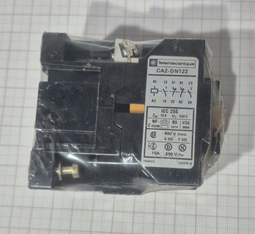 EL-172 Przekaźnik sterujący Telemecanique CA2-DN122 – przekaźnik pomocniczy.jpeg