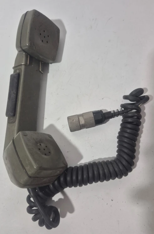 R-98 Mikrotelefon NATO typu H-67N.jpeg