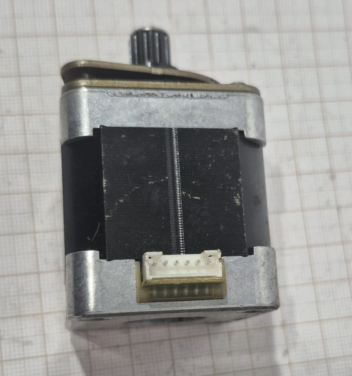 EL-200 Hybrydowy silnik krokowy Astrosyn Minebea 17PM-K405-02V – 24 V, 1,5 Ac.jpeg