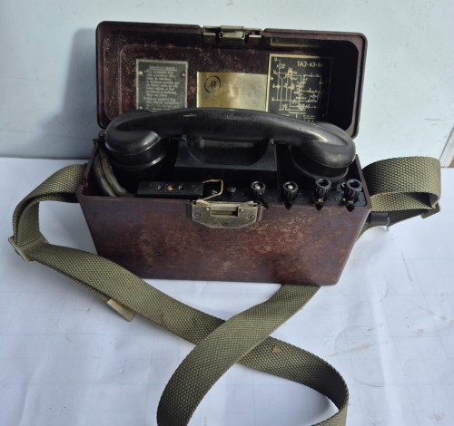 R-102 Telefon polowy TAJ-43MR – wojskowy aparat telefoniczny.jpeg