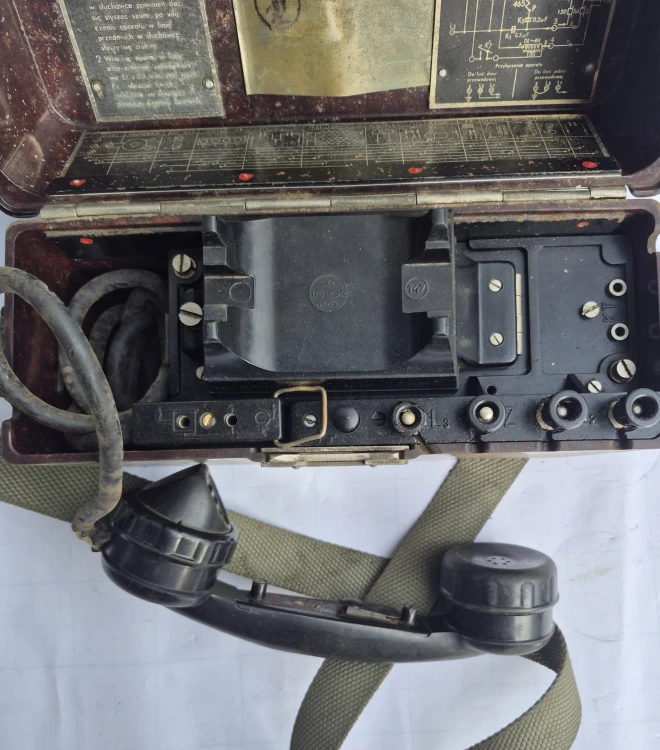 R-102 Telefon polowy TAJ-43MR – wojskowy aparat telefoniczny3.jpeg