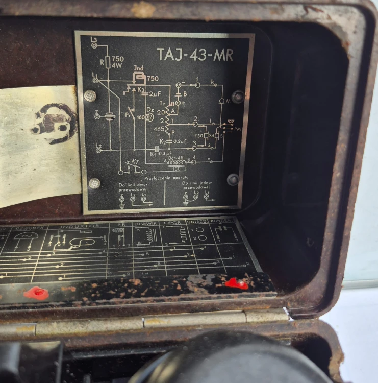 R-103 Telefon polowy TAJ-43MR – wojskowy aparat telefoniczny2.jpeg