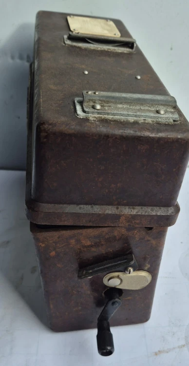 R-103 Telefon polowy TAJ-43MR – wojskowy aparat telefoniczny5.jpeg