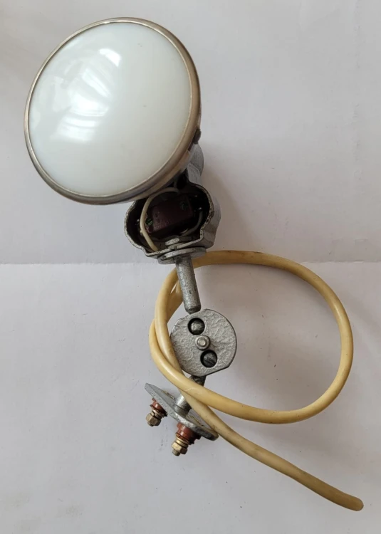 INN-30 lampa wojskowa.jpeg