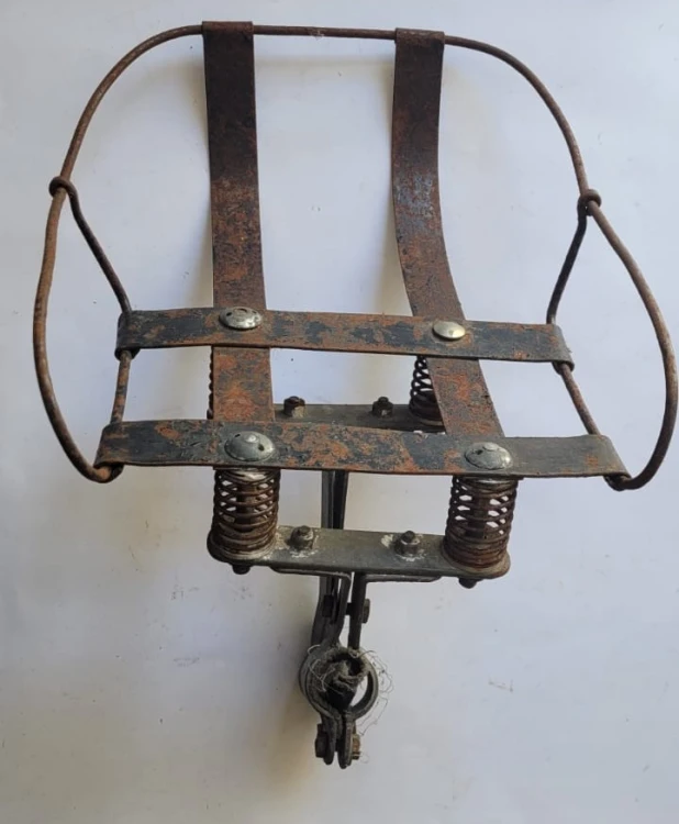 INN-35 siodełko prl.jpeg