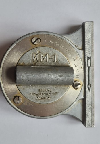 INN-42 kątomierz artyleryjski2.jpeg