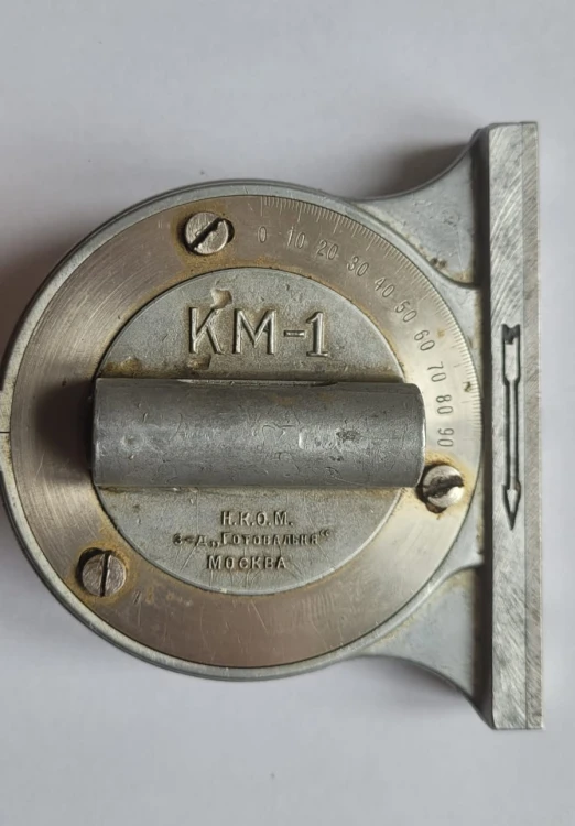 INN-42 kątomierz artyleryjski2.jpeg
