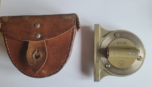 INN-43 kątomierz artyleryjski.jpeg