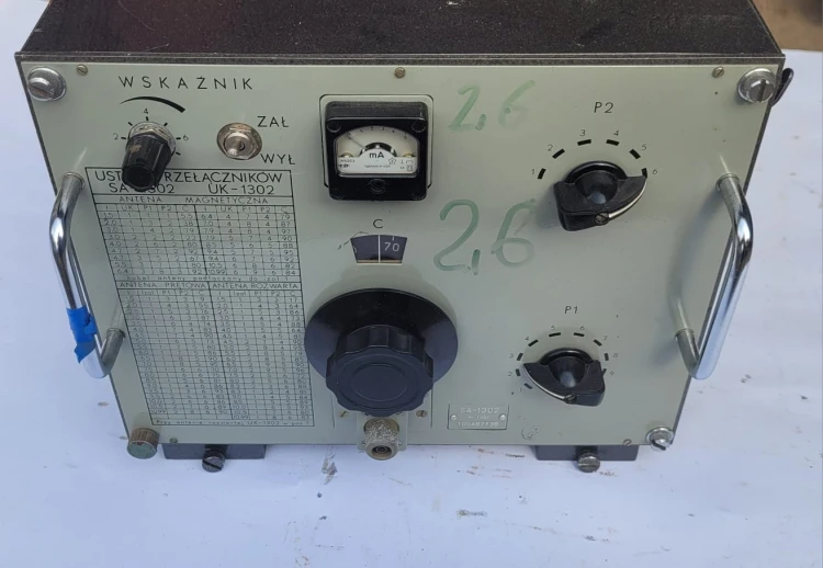 R-14 Skrzynka antenowa SA-1302 - tuner wojskowy.jpeg