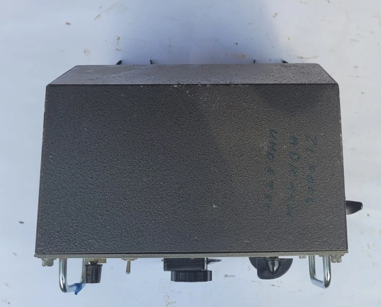 R-14 Skrzynka antenowa SA-1302 - tuner wojskowy2.jpeg